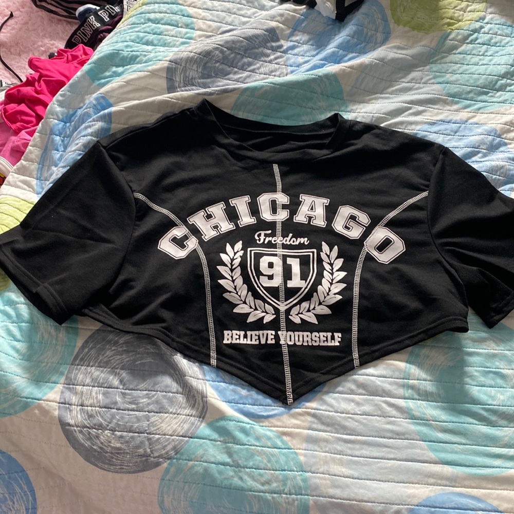 Letter graphic tee hanky hem tee